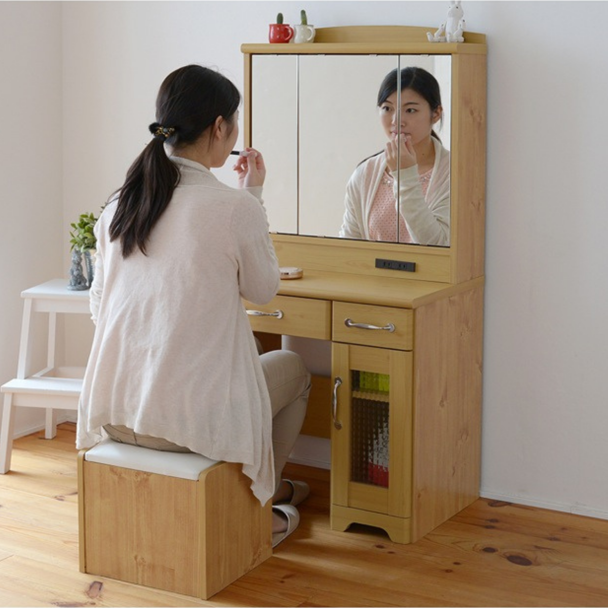 お客様組立品】 Lycka landシリーズ 三面鏡ドレッサー スツール付き